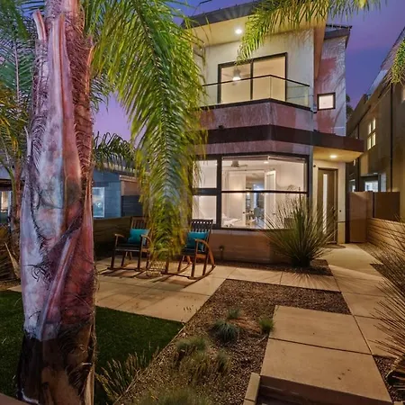 Beachside Bliss- 3-Story Sleeps 12